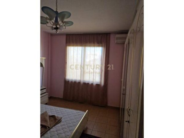 Tirane, jepet me qera apartament 160 m² 800 Euro (rruga e kavajes)