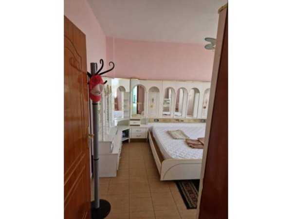 Tirane, jepet me qera apartament 160 m² 800 Euro (rruga e kavajes)