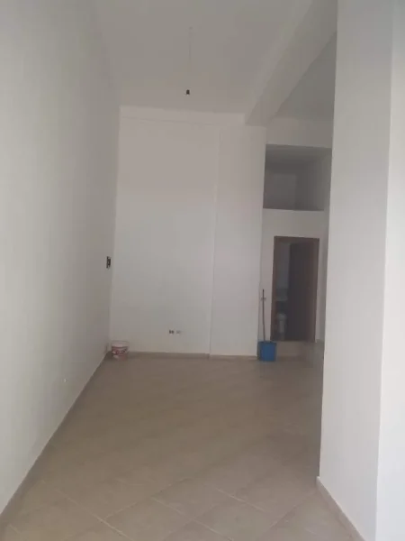 Tirane, shes dyqan Kati 1, 33 m² 70.000 Euro (Mikel Maruli)