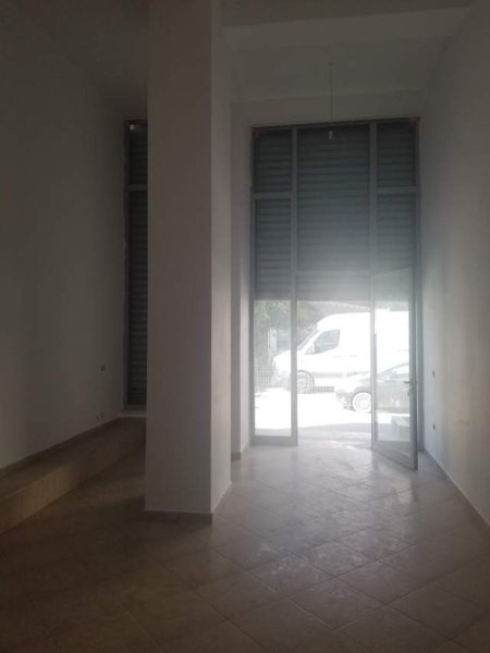 Tirane, shes dyqan Kati 1, 33 m² 60.000 Euro (Mikel Maruli)