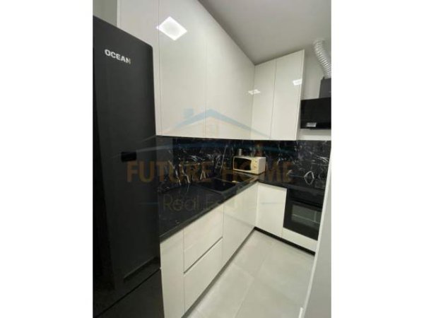Tirane, jepet me qera apartament 2+1 Kati 9, 75 m² 700 Euro (21 Dhjetori)