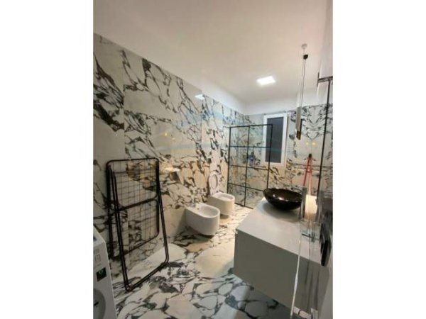 Tirane, jepet me qera apartament 2+1 Kati 9, 75 m² 700 Euro (Mozaiku)