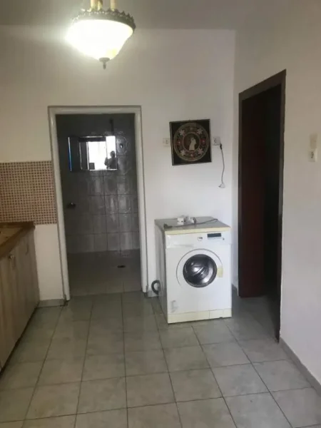 Tirane, jepet me qera apartament 1+1 Kati 1, 70 m² 35.000 Leke (Don Bosko)