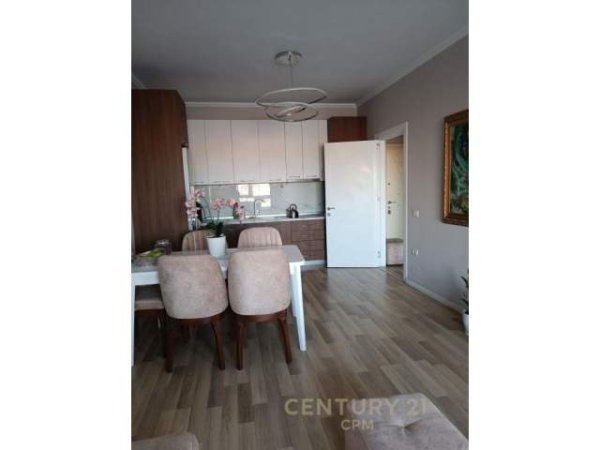 Tirane, jepet me qera apartament 80 m² 600 Euro (rruga e dibres)