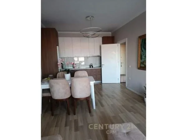 Tirane, jepet me qera apartament 80 m² 600 Euro (rruga e dibres)