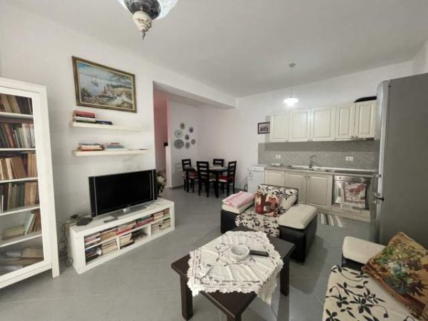 Tirane, jepet me qera apartament 1+1+BLK Kati 3, 70 m² 400 Euro (Brryli)