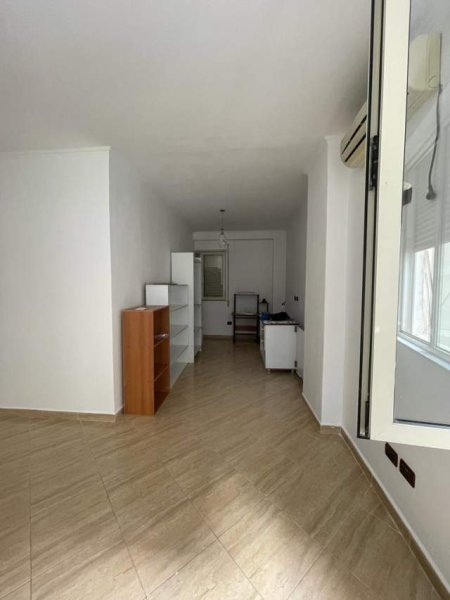 Tirane, jepet me qera apartament 2+1+A+BLK Kati 1, 105 m² 600 Euro (Prane Gjimnazit Ismail Qemali)