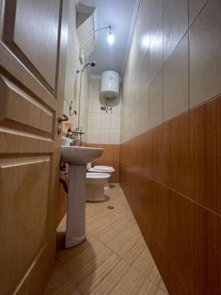 Tirane, jepet me qera apartament 2+1+A+BLK Kati 1, 105 m² 600 Euro (Prane Gjimnazit Ismail Qemali)