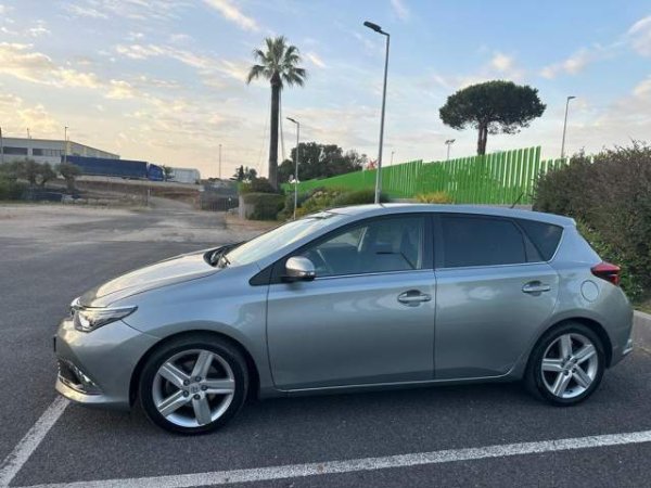 Tirane, shes makine Toyota AURIS Viti 2013, 10.500 Euro