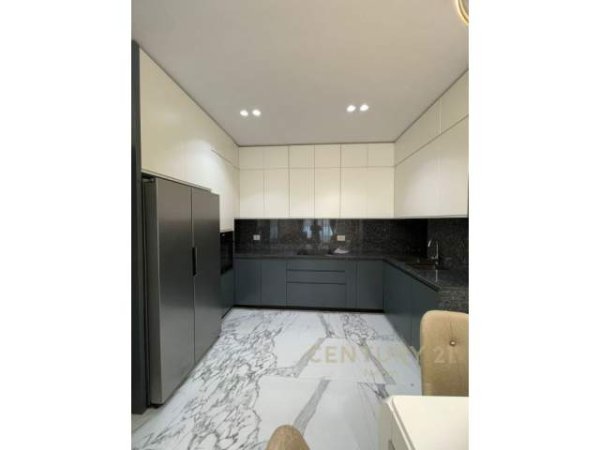 Tirane, jepet me qera apartament 2+1+BLK Kati 6, 110 m² 1.300 Euro (Komuna e Parisit)