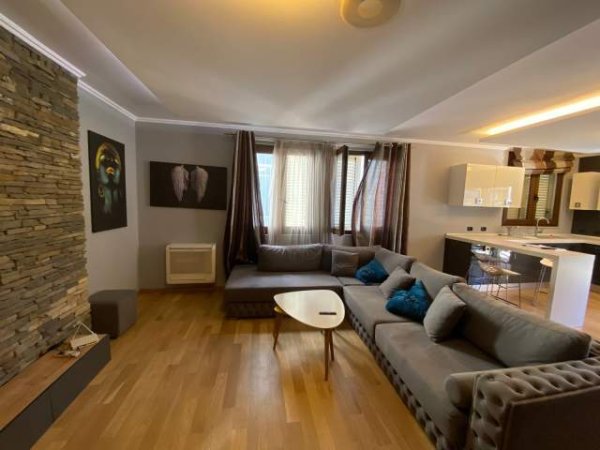 Tirane, jepet me qera apartament 2+1 Kati 5, 145 m² 850 Euro (Selvia)