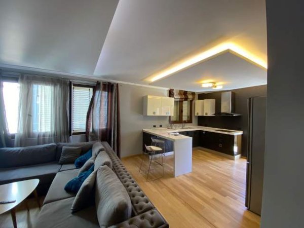 Tirane, jepet me qera apartament 2+1 Kati 5, 145 m² 850 Euro (Selvia)