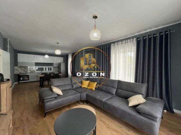 Tirane, jap me qera apartament 2+1 Kati 2, 150 m² 850 Euro (Kopshti Botanik)