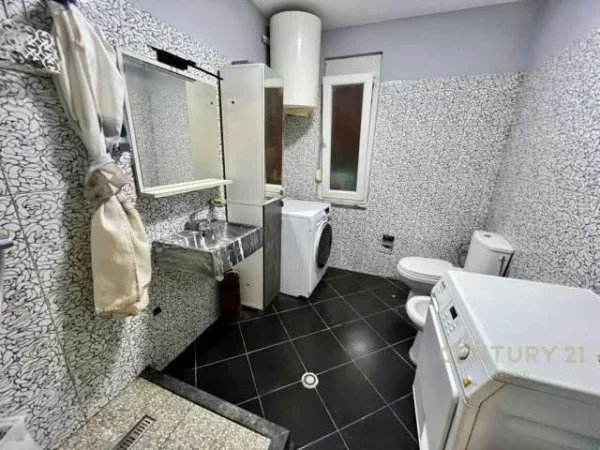 Tirane, jepet me qera apartament 2+1 Kati 3, 72 m² 600 Euro (Rruga e Kavajes, prane spitalit Gjerman)