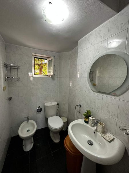 Tirane, jepet me qera apartament 1+1+BLK Kati 2, 57 m² 46.000 Leke (Rruga Mine Peza)