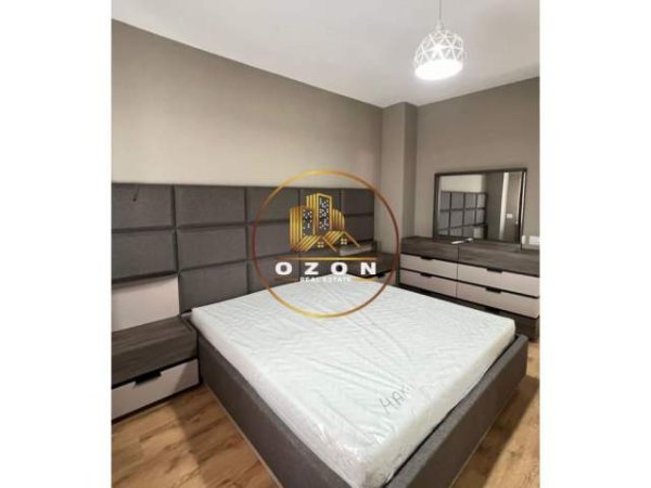 Tirane, jepet me qera apartament 2+1 Kati 2, 150 m² 850 Euro (KOPSHTI BOTANIK TEK XHAMIA)