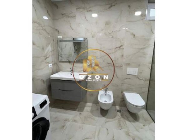 Tirane, jepet me qera apartament 2+1 Kati 2, 150 m² 850 Euro (KOPSHTI BOTANIK TEK XHAMIA)