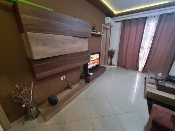 Tirane, jepet me qera apartament 1+1+BLK Kati 2, 65 m² 450 Euro