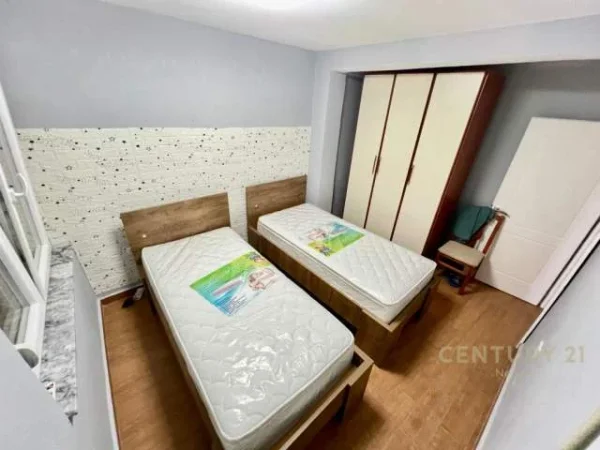 Tirane, jepet me qera apartament 2+1 Kati 3, 72 m² 600 Euro (Rruga e Kavajes, prane spitalit Gjerman)