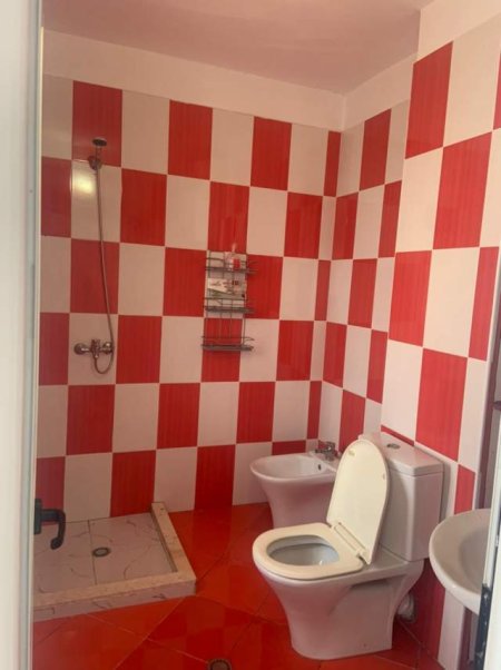 Durres, jepet me qera apartament 1+1+A+BLK Kati 8, 60 m² 250 Euro (pavaresia)