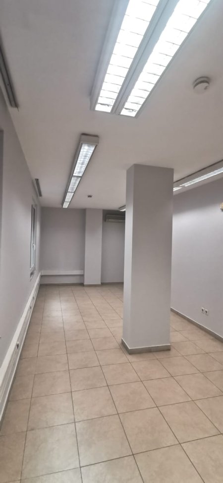Tirane, jepet me qera zyre Kati 2, 126 m² 1.200 Euro (Rruga Kavajes)