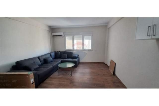 Tirane, jepet me qera apartament 1+1 Kati 5, 65 m² 600 Euro (Bllok)
