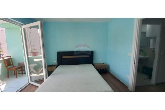 Tirane, jepet me qera apartament 1+1 Kati 5, 65 m² 600 Euro (Bllok)