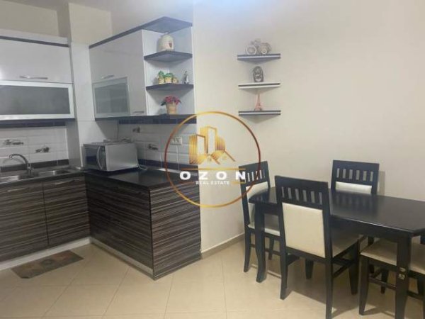 Tirane, jepet me qera apartament 2+1 Kati 2, 92 m² 650 Euro (YZBERISHT)