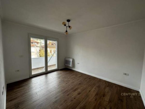 Tirane, jepet me qera zyre Kati 2, 95 m² 450 Euro (Mine Peza)