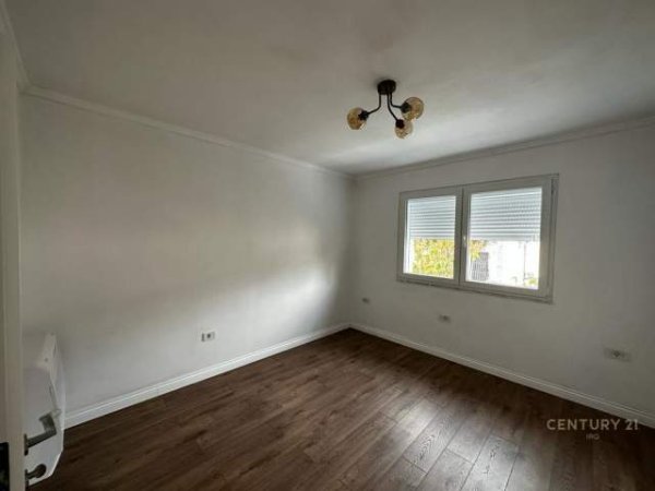 Tirane, jepet me qera zyre Kati 2, 95 m² 450 Euro (Mine Peza)