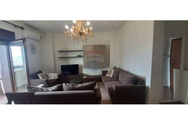 Tirane, jepet me qera apartament 2+1 Kati 11, 85 m² 650 Euro (Qender)
