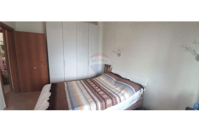Tirane, jepet me qera apartament 2+1 Kati 11, 85 m² 650 Euro (Qender)