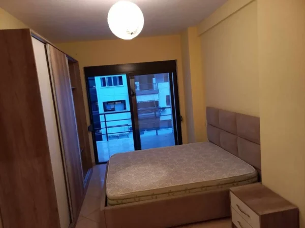 Tirane, jepet me qera apartament 2+1 Kati 3, 112 m² 400 € (Yzberisht)