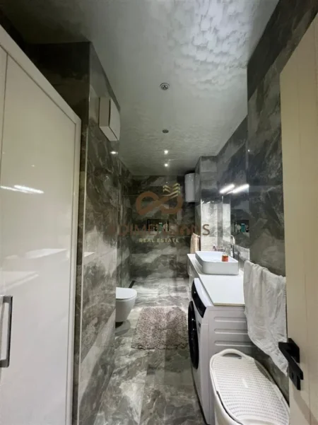 Shitet Apartament 2+1+2 ngjitur me Deliorgjin, prane Hilton Hotel (D8142A-130)