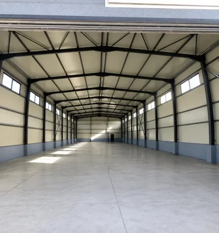 Durres, shitet magazine Kati 0, 700 m² 500.000 € (Shijak)