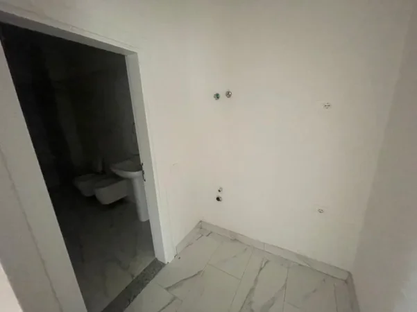 Tirane, shitet apartament 2+1 , 108 m² 88.000 € (Kamez)