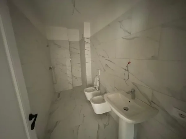 Tirane, shitet apartament 2+1 , 108 m² 88.000 € (Kamez)