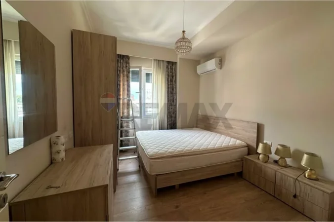 Tirane, jepet me qera apartament 2+1 Kati 2, 88 m² 700 € 