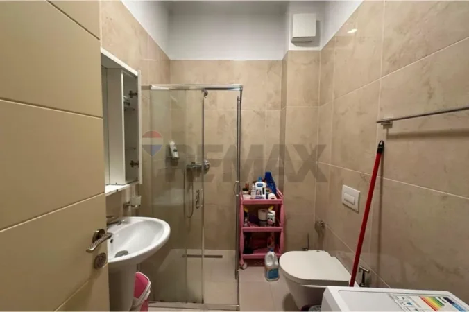 Tirane, jepet me qera apartament 2+1 Kati 2, 88 m² 700 € 