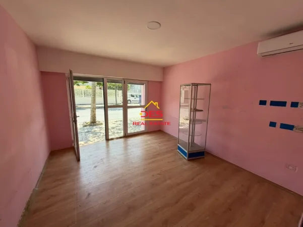 Vlore, jepet me qera ambjent biznesi Kati 0, 20 m² 200 € (Çentrale)