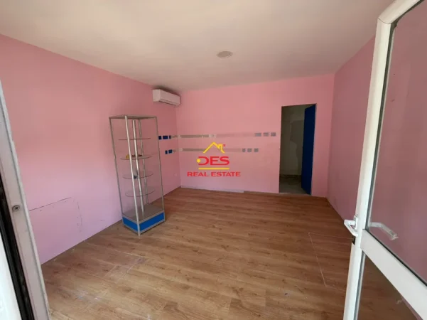 Vlore, jepet me qera ambjent biznesi Kati 0, 20 m² 200 € (Çentrale)