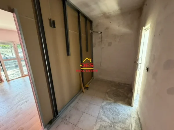 Vlore, jepet me qera ambjent biznesi Kati 0, 20 m² 200 € (Çentrale)