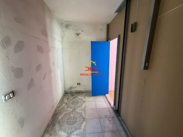 Vlore, jepet me qera ambjent biznesi Kati 0, 20 m² 200 € (Çentrale)
