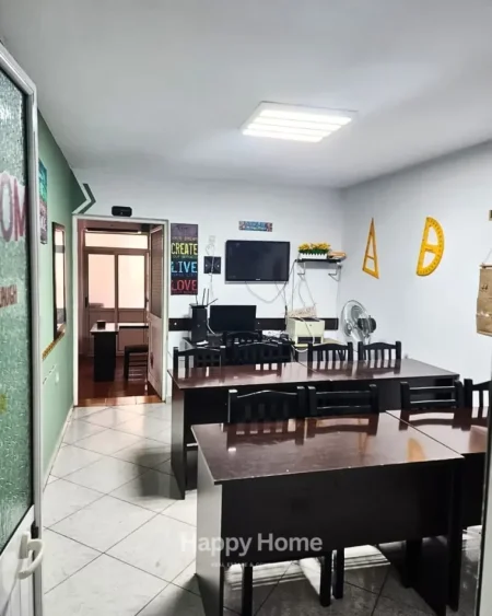 Tirane, jepet me qera ambjent biznesi Kati 2, 124 m² 1.200 € (rruga e kavajes , 21 dhjetori)