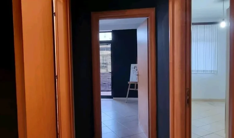 Tirane, jepet me qera apartament 2+1 Kati 1, 107 m² 570 € 