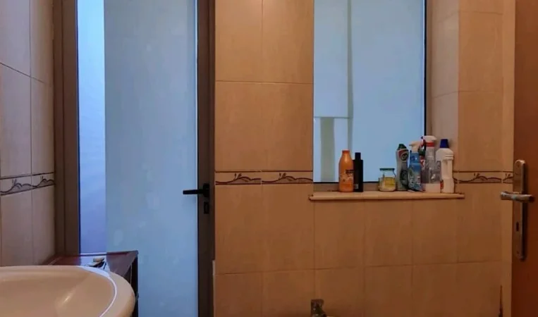 Tirane, jepet me qera apartament 2+1 Kati 1, 107 m² 570 € 