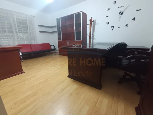 Tirane, jepet me qera ambjent biznesi Kati 0, 40 m² 500 € (te Ish Ekspozita prane Gjykates Rrethit Gjyqsore, Tiranë)