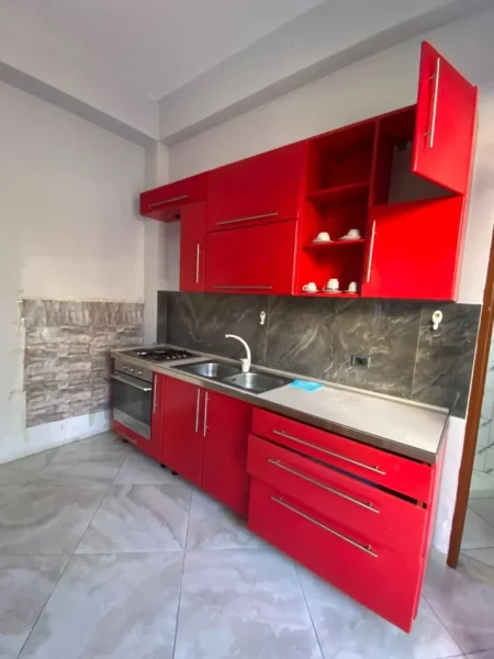 Tirane, jepet me qera apartament 1+1 Kati 1, 65 m² 350 € (Paskuqan)