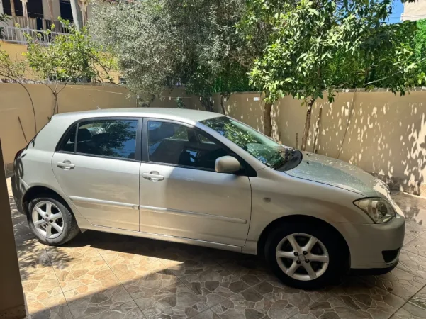 Tirane, shes makine Toyota Corolla Nafte, gri metalizato manuale Kondicioner 199.000 km 3.300 €