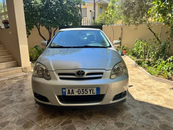 Tirane, shes makine Toyota Corolla Nafte, gri metalizato manuale Kondicioner 199.000 km 3.300 €